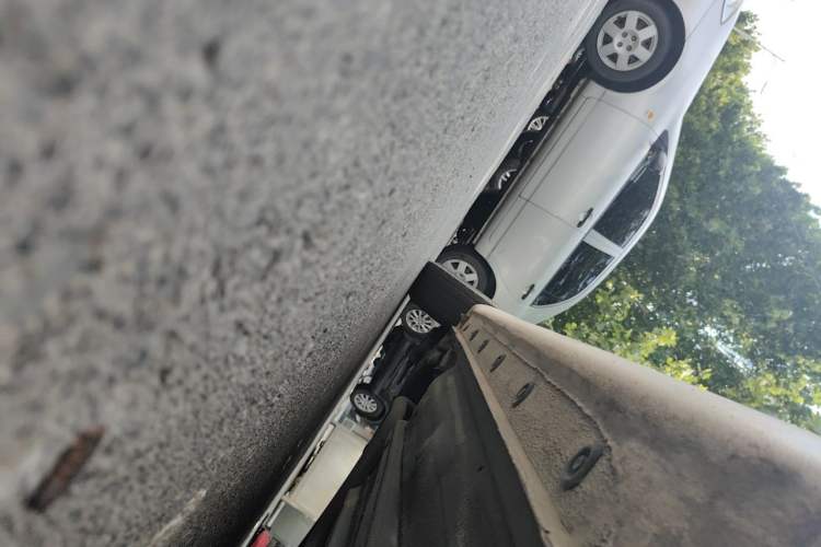 Used Kia K2 2015 Sedan 1.4L MT GLS Chassis Front Right