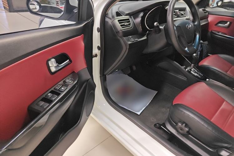 Used Kia K2 2015 Hatchback 1.4L AT GLS Cool Edition Driver Seat