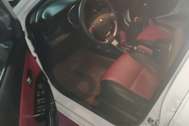 Used Kia K2 2015 Hatchback 1.4L AT GLS Cool Edition Driver Seat