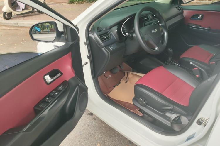 Used Kia K2 2015 Hatchback 1.4L AT GLS Cool Edition Driver Seat