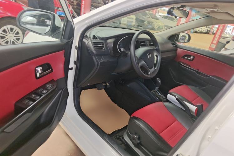 Used Kia K2 2015 Hatchback 1.4L AT GLS Cool Edition Driver Seat