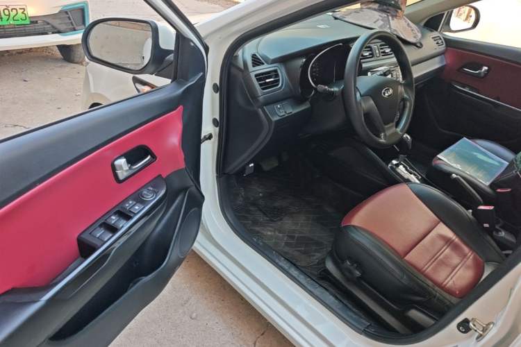 Used Kia K2 2015 Hatchback 1.4L AT GLS Cool Edition Driver Seat