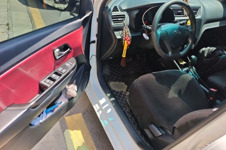 Used Kia K2 2015 Hatchback 1.4L AT GLS Cool Edition Driver Seat