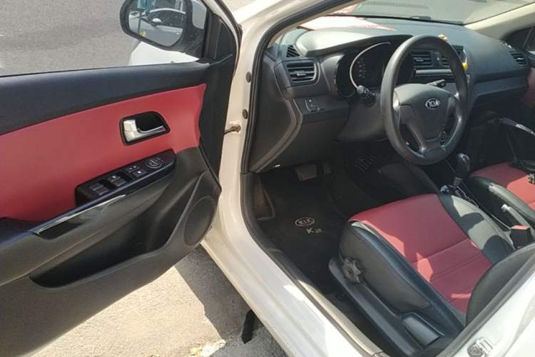 Used Kia K2 2015 Hatchback 1.4L AT GLS Cool Edition Driver Seat
