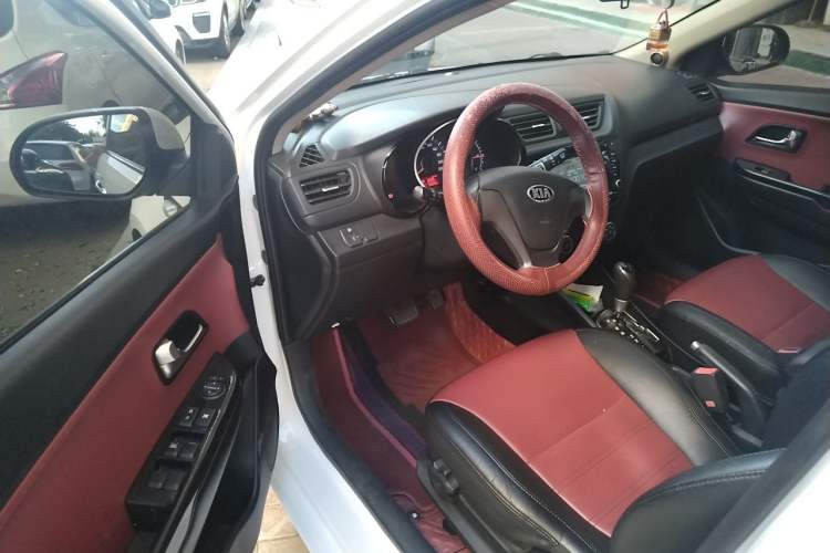 Used Kia K2 2015 Hatchback 1.4L AT GLS Cool Edition Driver Seat