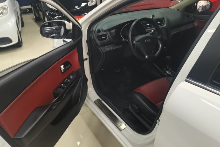 Used Kia K2 2015 Hatchback 1.4L AT GLS Cool Edition Driver Seat