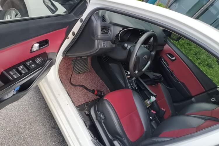 Used Kia K2 2015 Hatchback 1.4L AT GLS Cool Edition Driver Seat