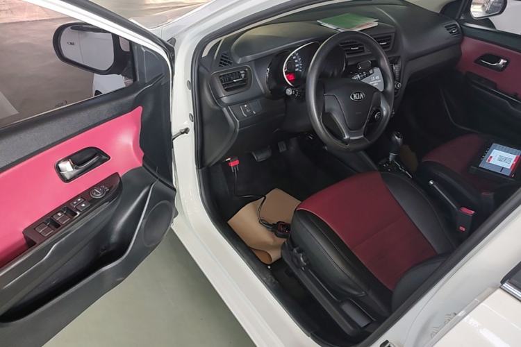 Used Kia K2 2015 Hatchback 1.4L AT GLS Cool Edition Driver Seat