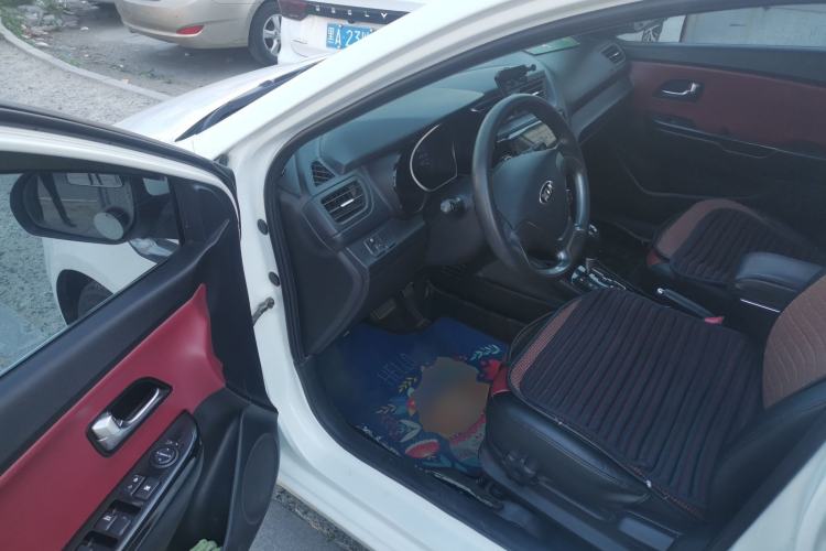 Used Kia K2 2015 Hatchback 1.4L AT GLS Cool Edition Driver Seat