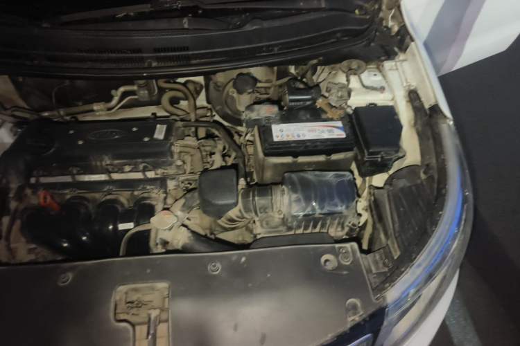 Used Kia K2 2015 Sedan 1.4L MT GLS Engine Bay Left
