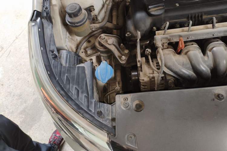 Used Kia K2 2015 Sedan 1.6L Automatic Transmission Premium Engine Bay Right