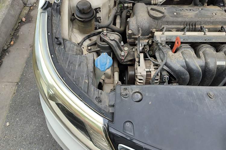 Used Kia K2 2015 Sedan 1.6L Automatic Transmission Premium Engine Bay Right