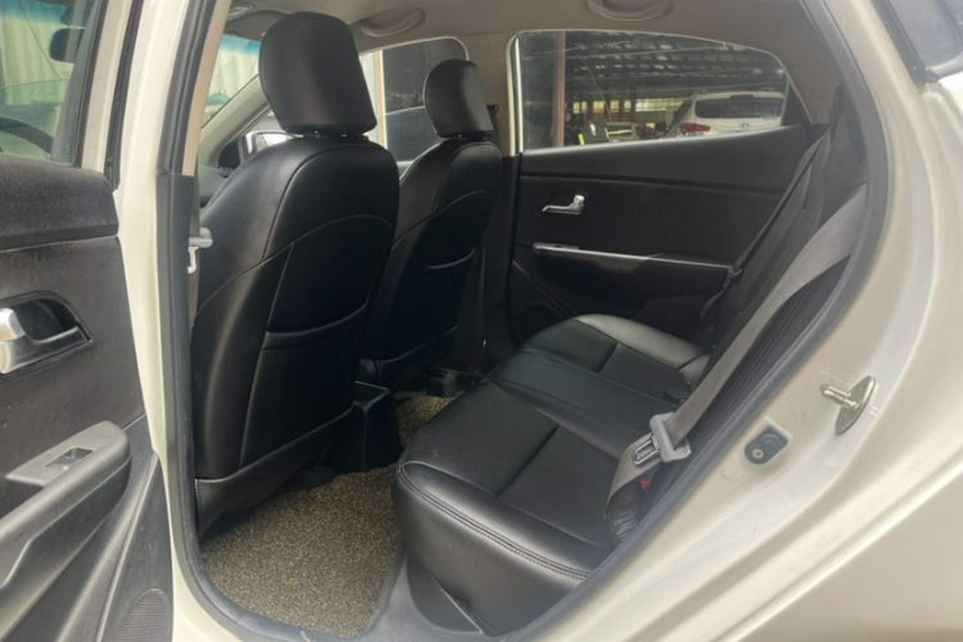 Used Kia K2 2015 Sedan 1.4L Automatic GLS Exterior 1