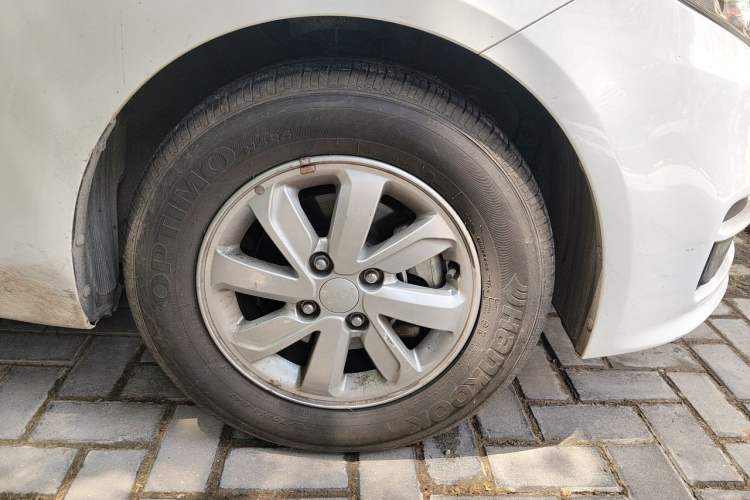 Used Kia K2 2015 Hatchback 1.4L AT GLS Cool Edition Exterior 1