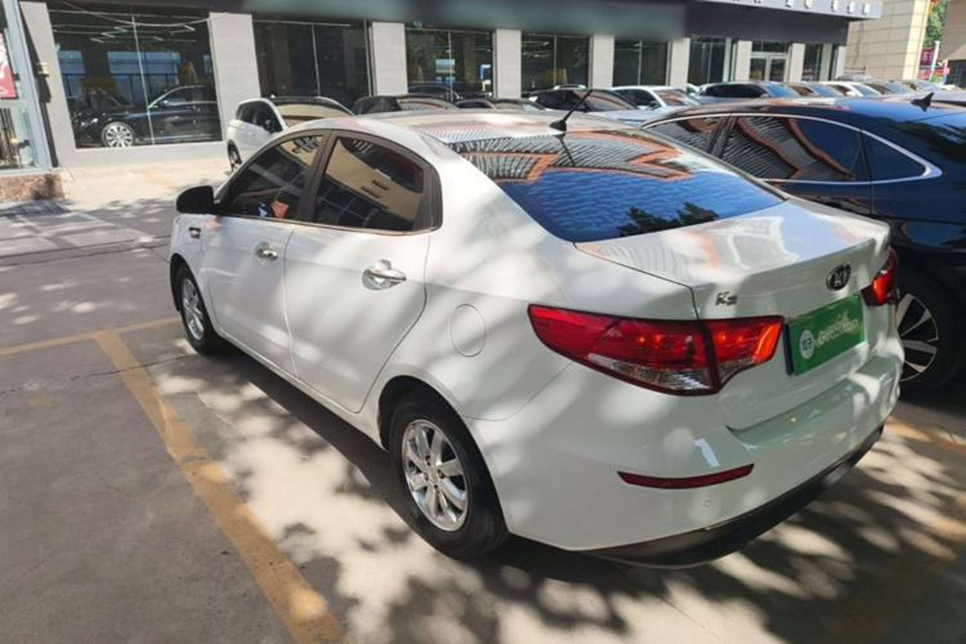 Used Kia K2 2015 Sedan 1.4L Automatic GLS Exterior 2
