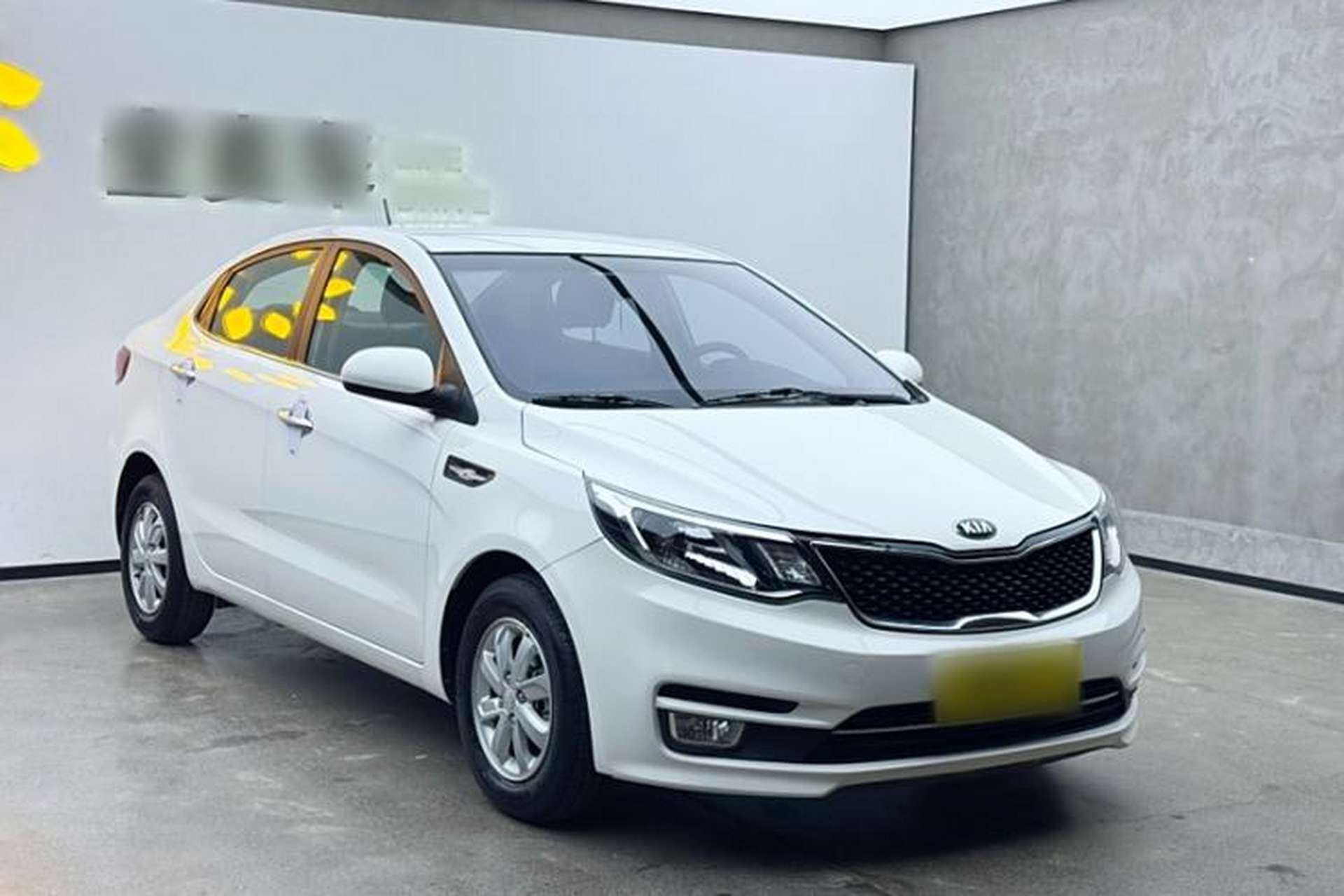 Used Kia K2 2015 Sedan 1.4L MT GLS Exterior 2