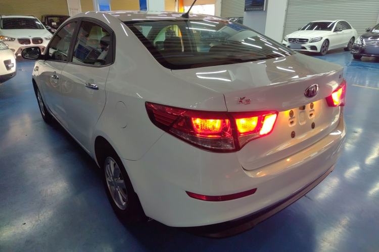 Used Kia K2 2015 Sedan 1.4L Automatic GLS Exterior 2