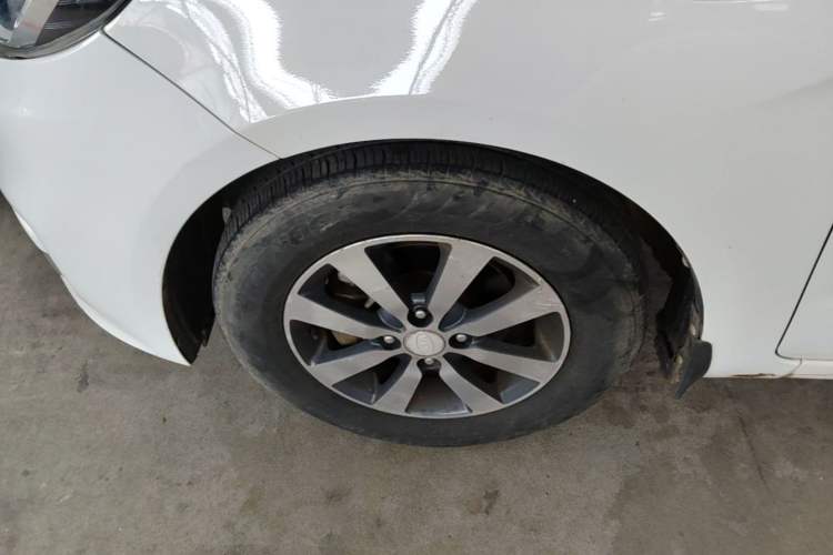 Used Kia K2 2015 Hatchback 1.4L AT GLS Cool Edition Exterior 2