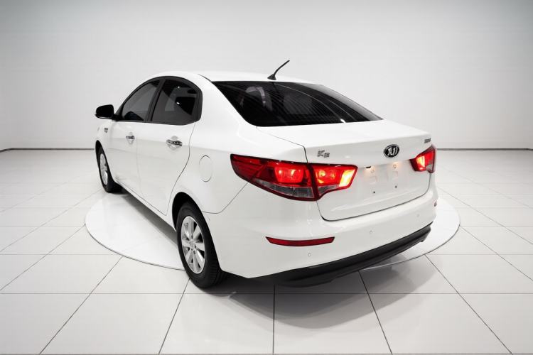 Used Kia K2 2015 Sedan 1.4L Automatic GLS Exterior 2