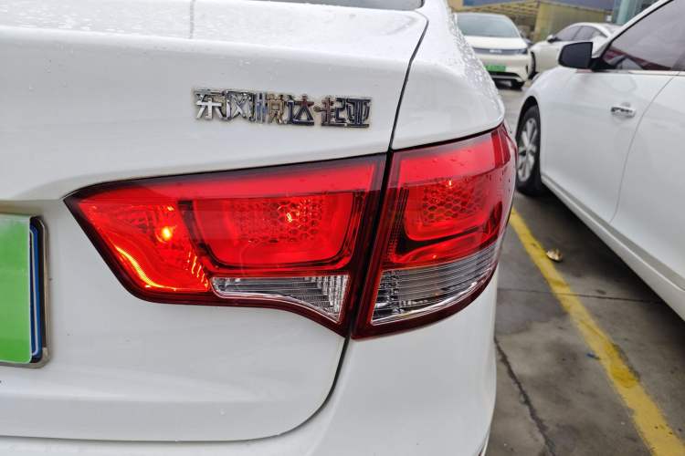 Used Kia K2 2015 Sedan 1.4L Automatic GLS Exterior 3