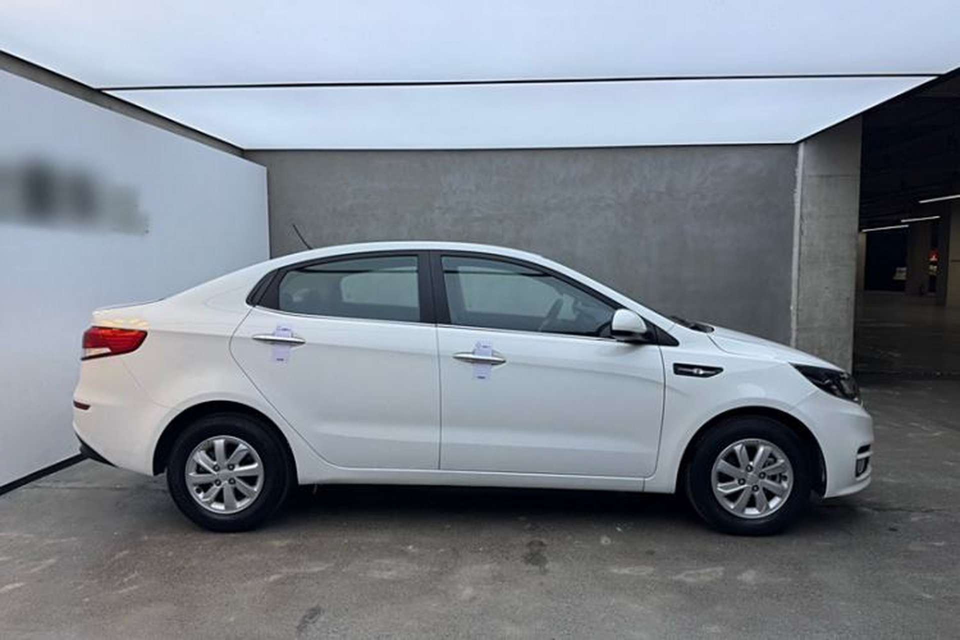 Used Kia K2 2015 Sedan 1.4L MT GLS Exterior 3