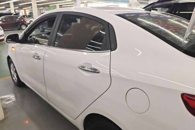 Used Kia K2 2015 Sedan 1.4L MT GLS Exterior 3