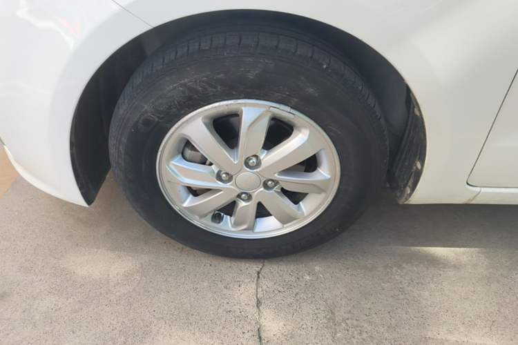 Used Kia K2 2015 Sedan 1.4L Automatic GLS Exterior 4