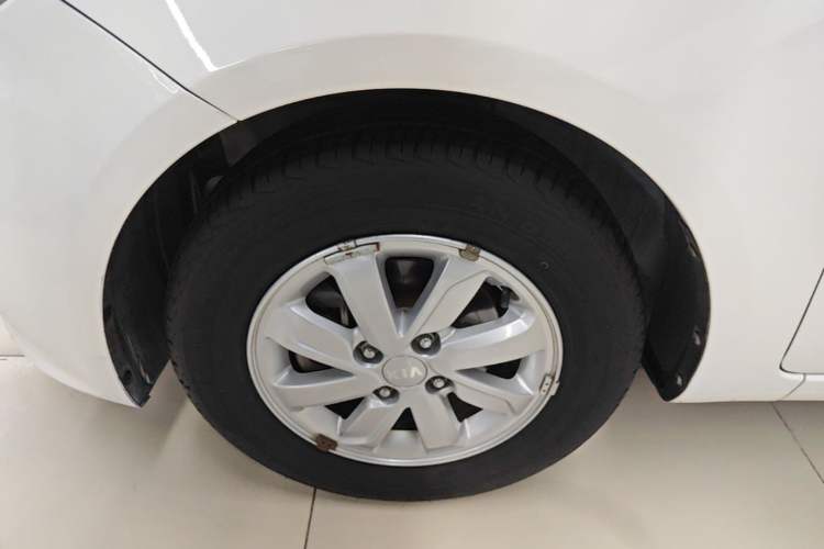 Used Kia K2 2015 Hatchback 1.4L AT GLS Cool Edition Exterior 4