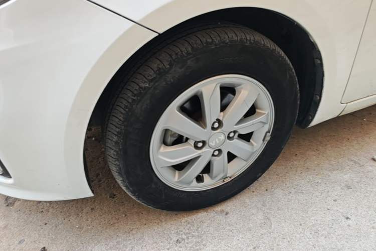 Used Kia K2 2015 Hatchback 1.4L AT GLS Cool Edition Exterior 4