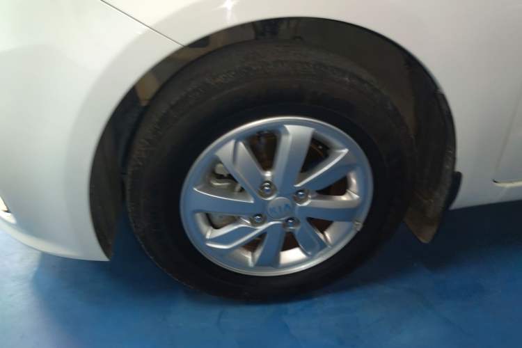 Used Kia K2 2015 Sedan 1.4L Automatic GLS Exterior 4