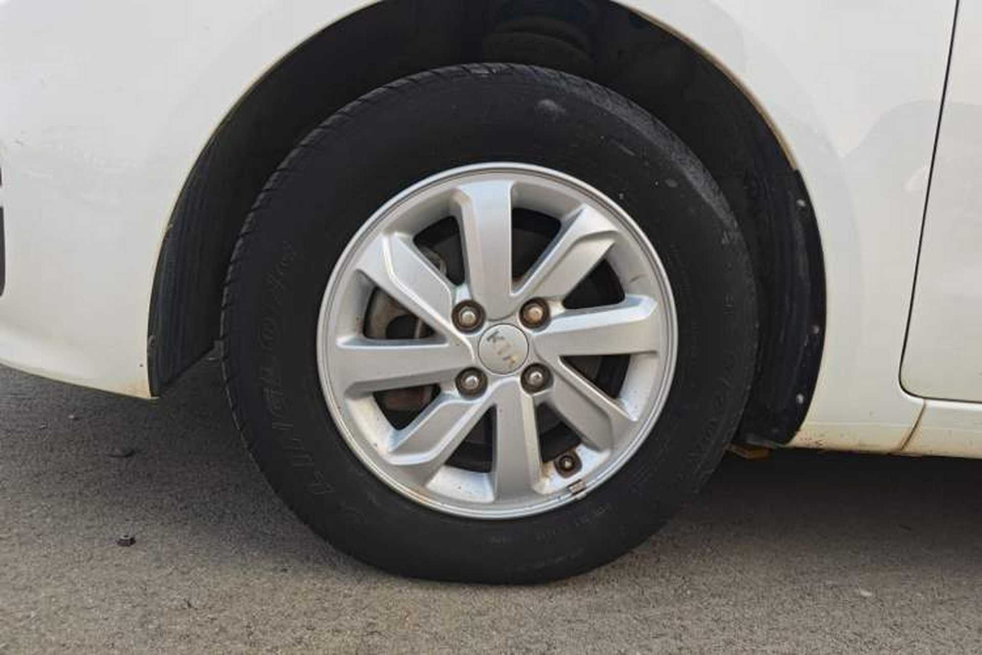 Used Kia K2 2015 Sedan 1.4L MT GLS Exterior 4