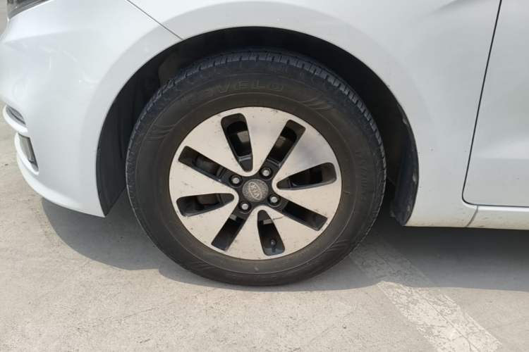Used Kia K2 2015 Sedan 1.4L Automatic GLS Exterior 4