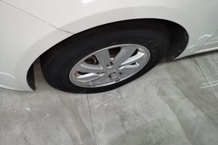 Used Kia K2 2015 Sedan 1.4L Automatic GLS Exterior 4