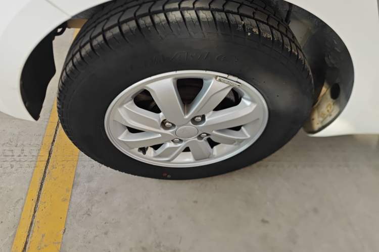 Used Kia K2 2015 Hatchback 1.4L AT GLS Cool Edition Exterior 5