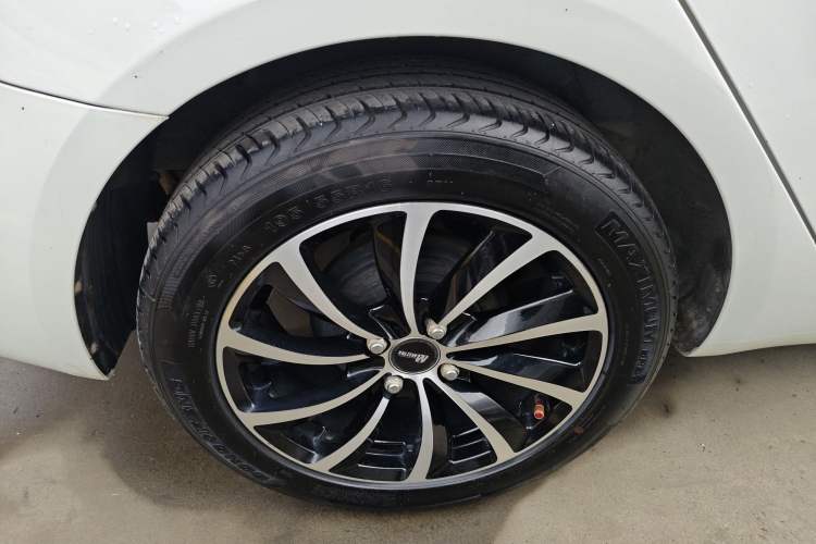 Used Kia K2 2015 Sedan 1.4L Automatic GLS Exterior 5