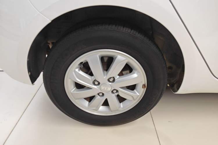 Used Kia K2 2015 Hatchback 1.4L AT GLS Cool Edition Exterior 5