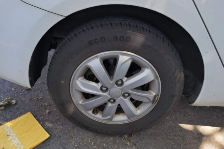 Used Kia K2 2015 Sedan 1.4L MT GLS Exterior 5