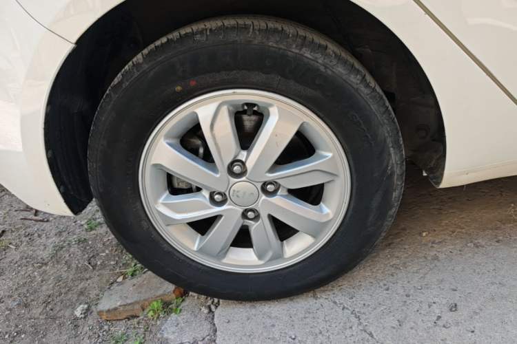 Used Kia K2 2015 Hatchback 1.4L AT GLS Cool Edition Exterior 5