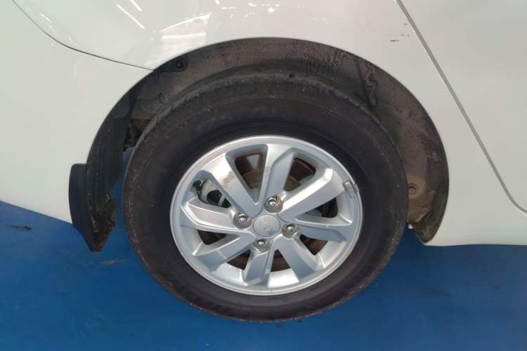 Used Kia K2 2015 Sedan 1.4L Automatic GLS Exterior 5