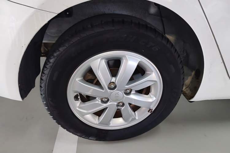 Used Kia K2 2015 Sedan 1.4L MT GLS Exterior 5