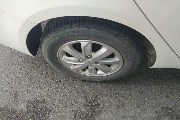 Used Kia K2 2015 Sedan 1.4L MT GLS Exterior 5