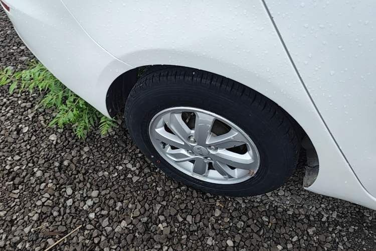 Used Kia K2 2015 Sedan 1.4L MT GLS Exterior 5