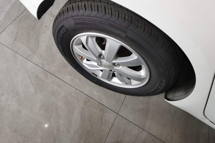 Used Kia K2 2015 Sedan 1.4L Automatic GLS Exterior 5