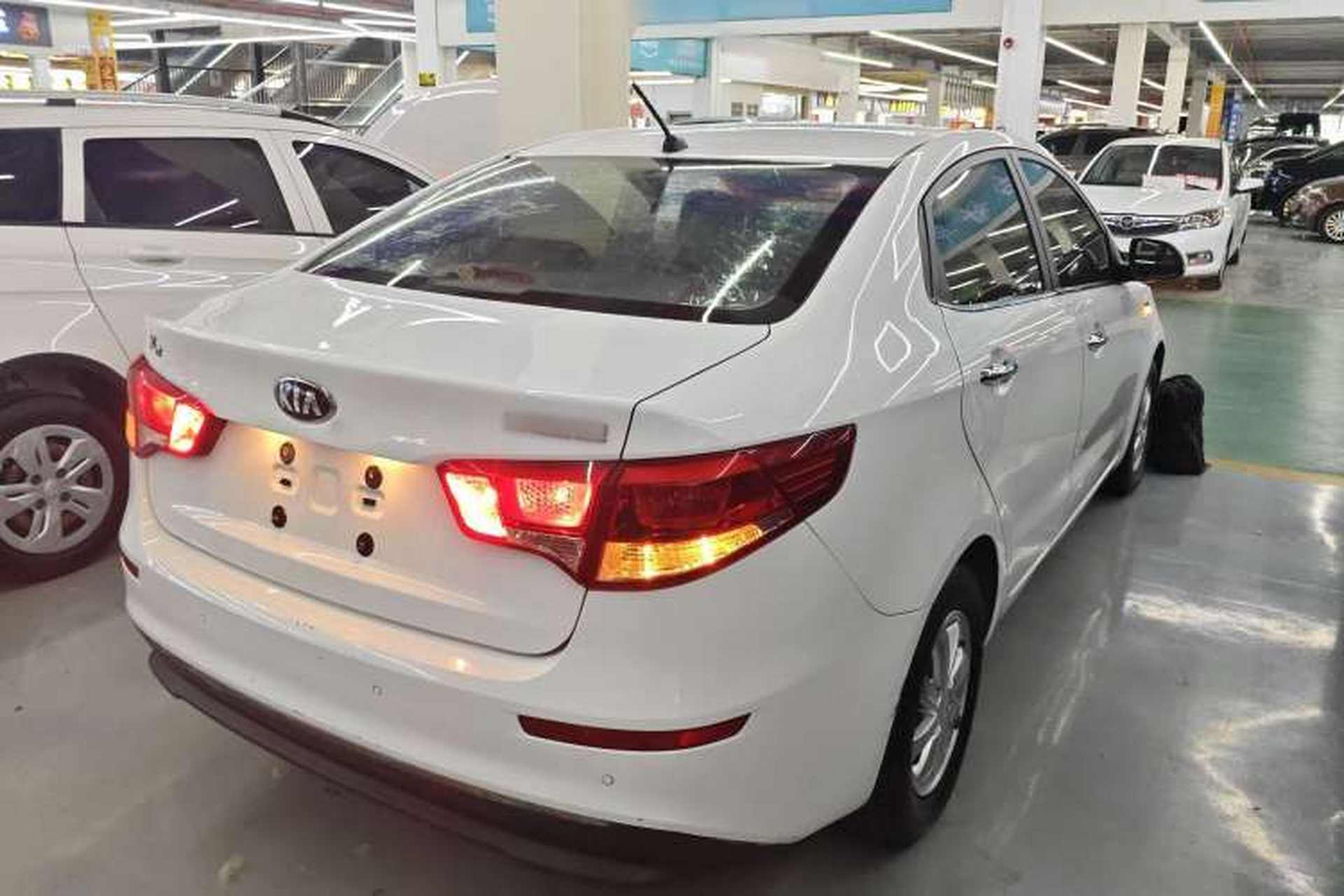 Used Kia K2 2015 Sedan 1.4L MT GLS Exterior 5