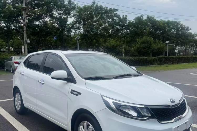 Used Kia K2 2015 Hatchback 1.4L AT GLS Cool Edition Exterior 6