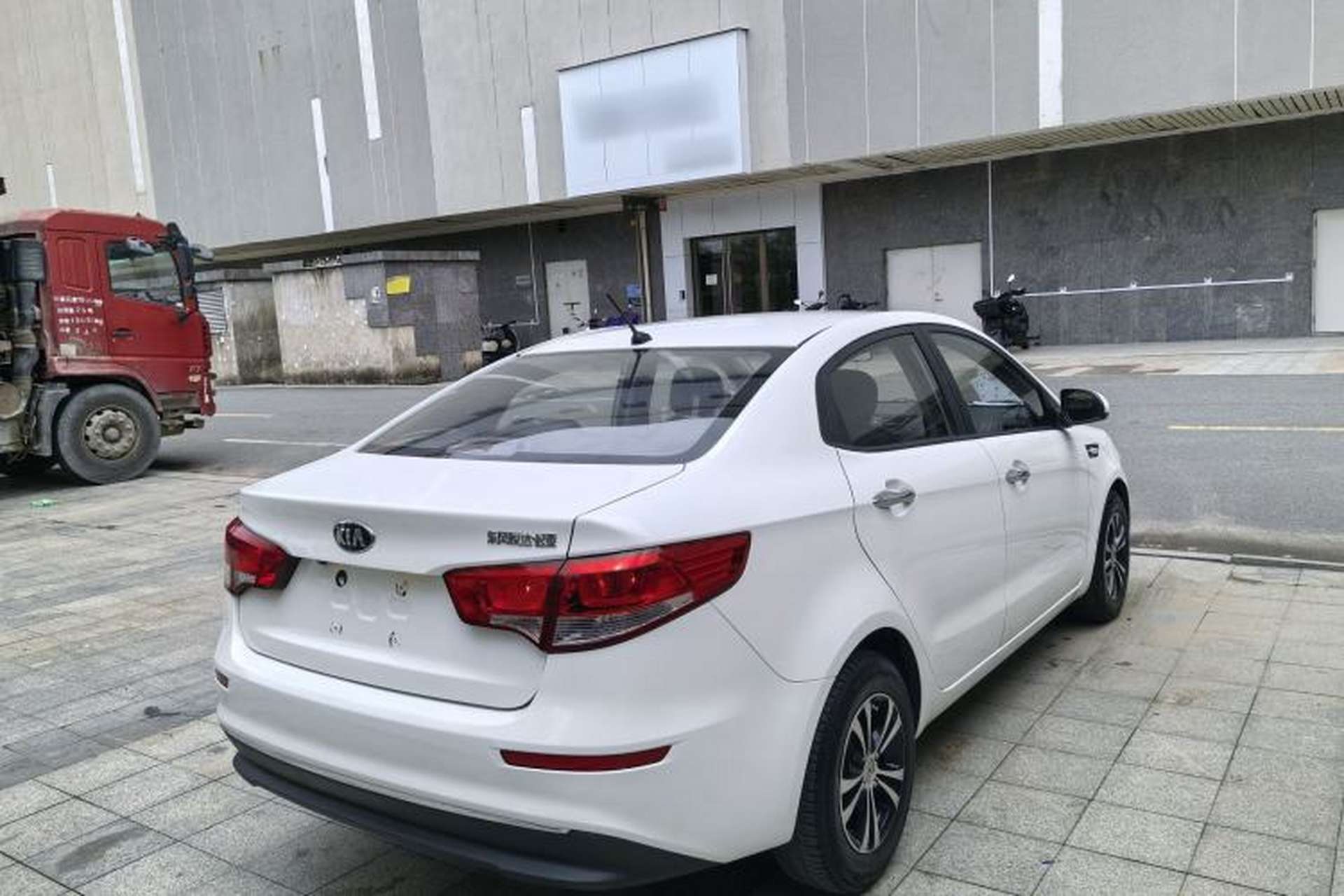 Used Kia K2 2015 Sedan 1.4L Automatic GLS Exterior 6