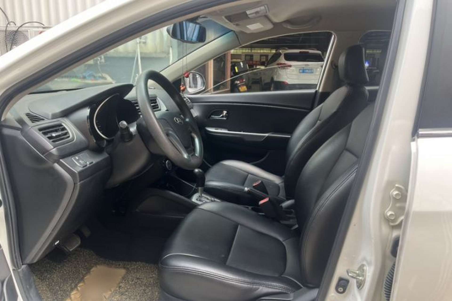 Used Kia K2 2015 Sedan 1.4L Automatic GLS Exterior 6