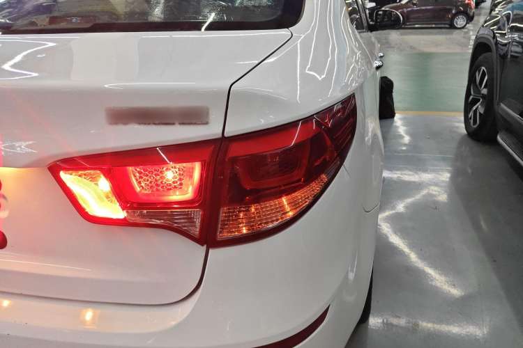 Used Kia K2 2015 Sedan 1.4L MT GLS Exterior 6