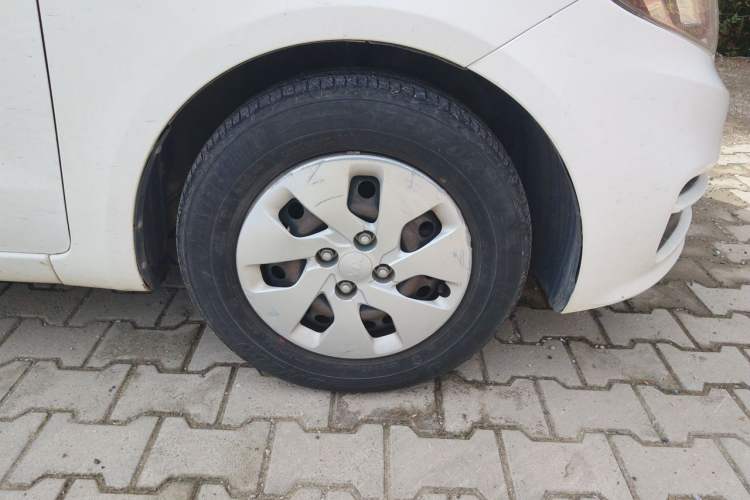 Used Kia K2 2015 Sedan 1.4L Automatic GLS Exterior 7