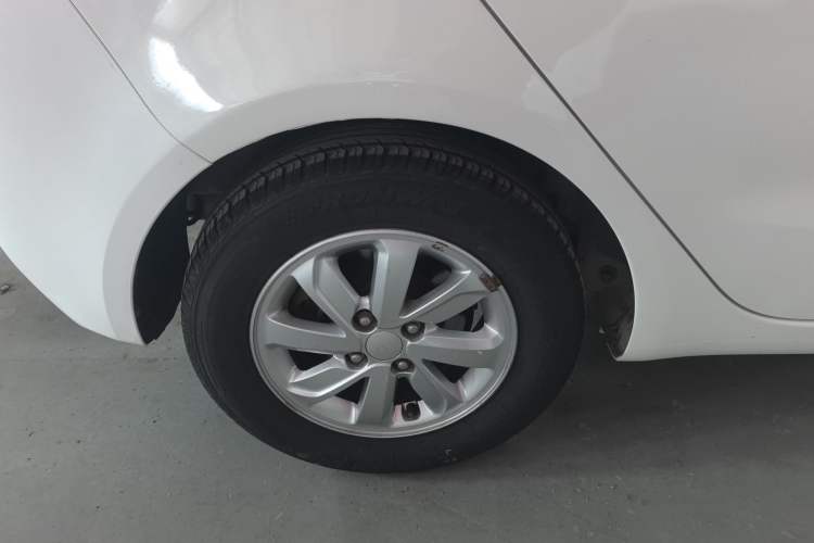 Used Kia K2 2015 Hatchback 1.4L MT GLS Cool Edition Exterior 8